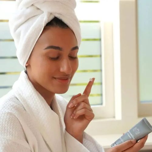 Verzorgende crème met hoog percentage vitamine E herstelt-de-beschadigde-eczeem-huid