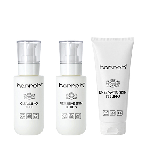 Een drietal hannah huidverzorgingsproducten bestaande uit de Cleansing Milk, Sensitive Skin Lotion en de Enzymatic Skin Peeling in witte flacons en tube.