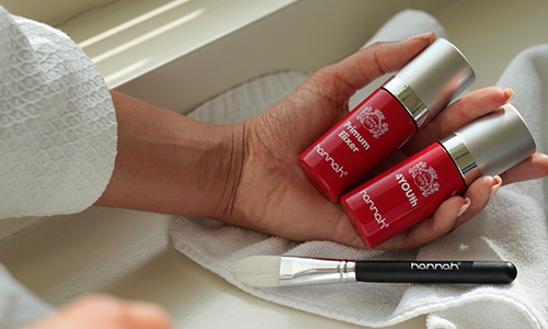 Ontdek de hannah red line De anti-aging lijn binnen hannah zijn de red line producten